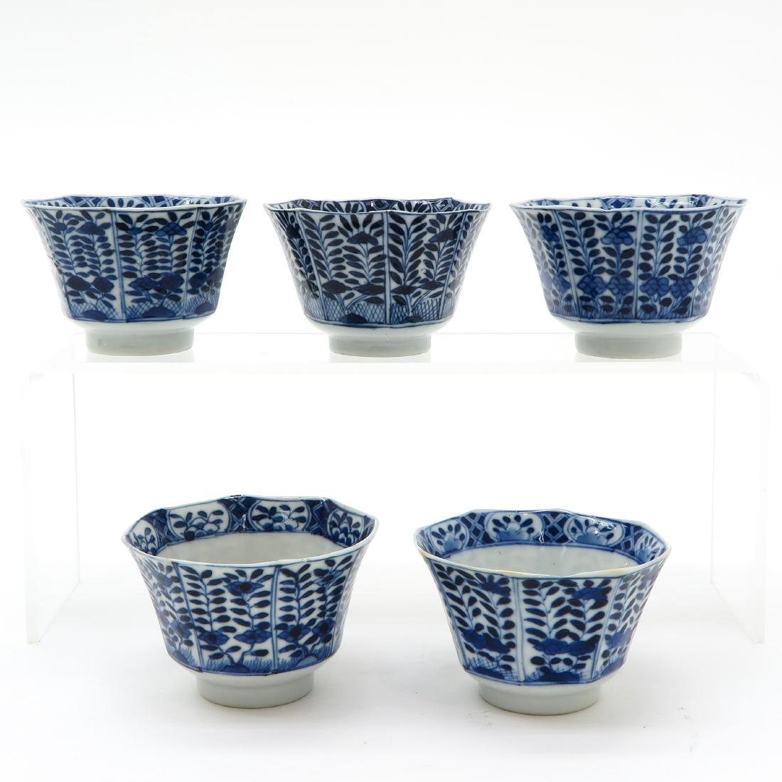 Lot of 5 Cups: Blue and white decor, 8 cm. in diameter, chip.