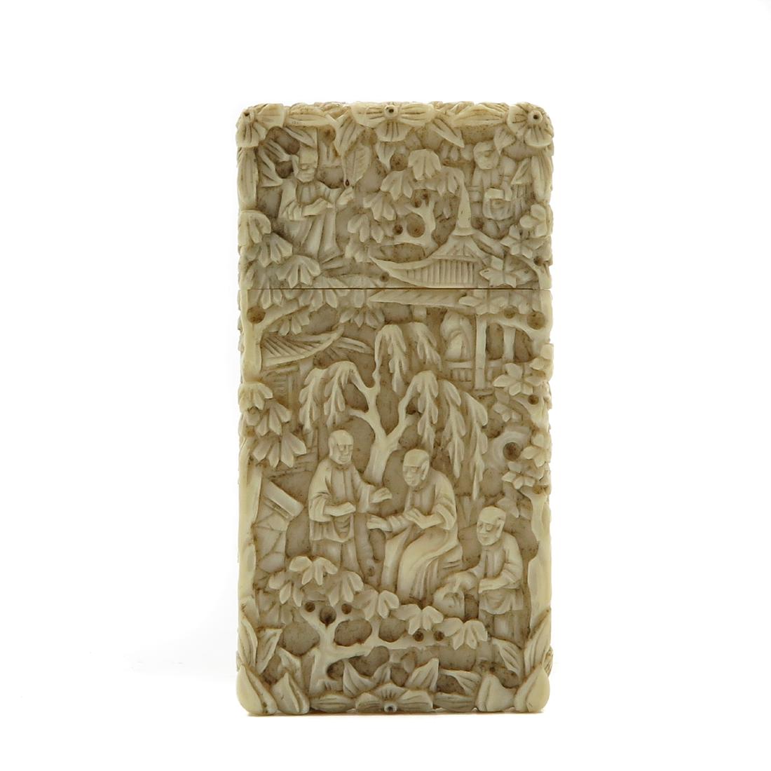 Card Holder: Carved, 4 x 7 x 1 cm., chip on top, this lot may not be shipped outside the European Union.