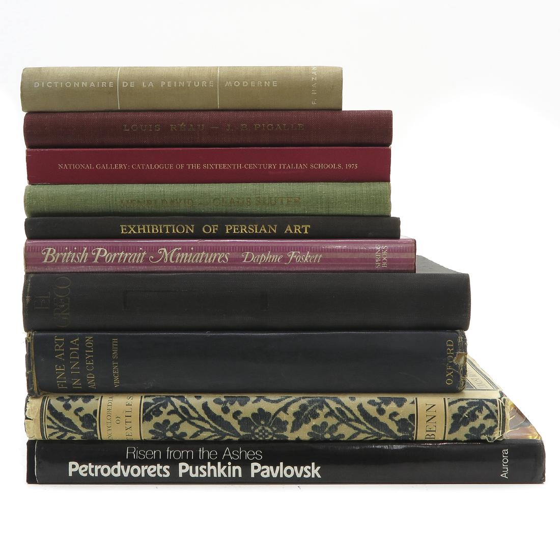Diverse Lot of 10 Books: Including "Dictionaire de la peinture moderne".