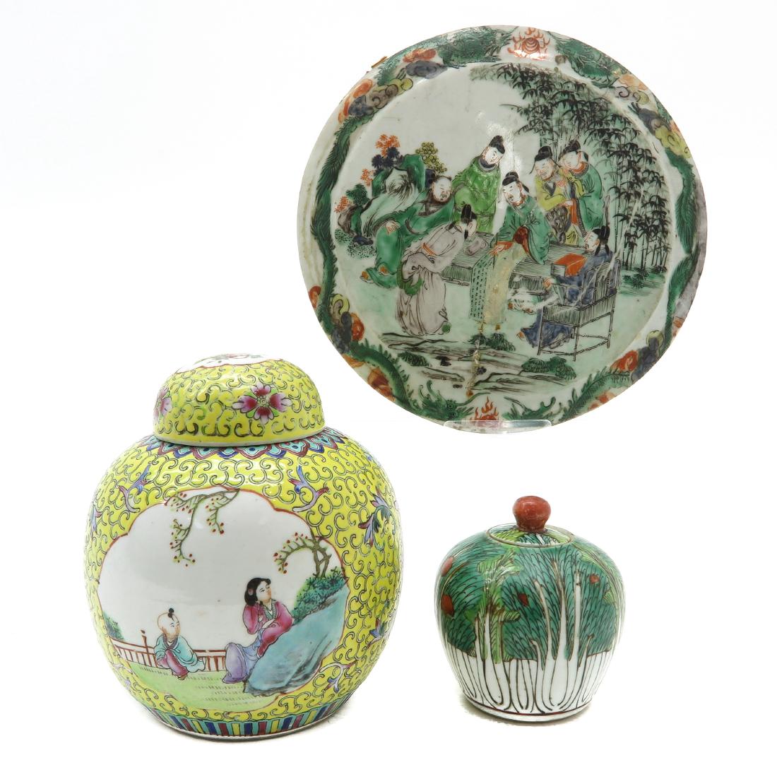 Lot of 2 Ginger Jars and Tile: Tallest ginger jar is 15 cm., tile is restored.