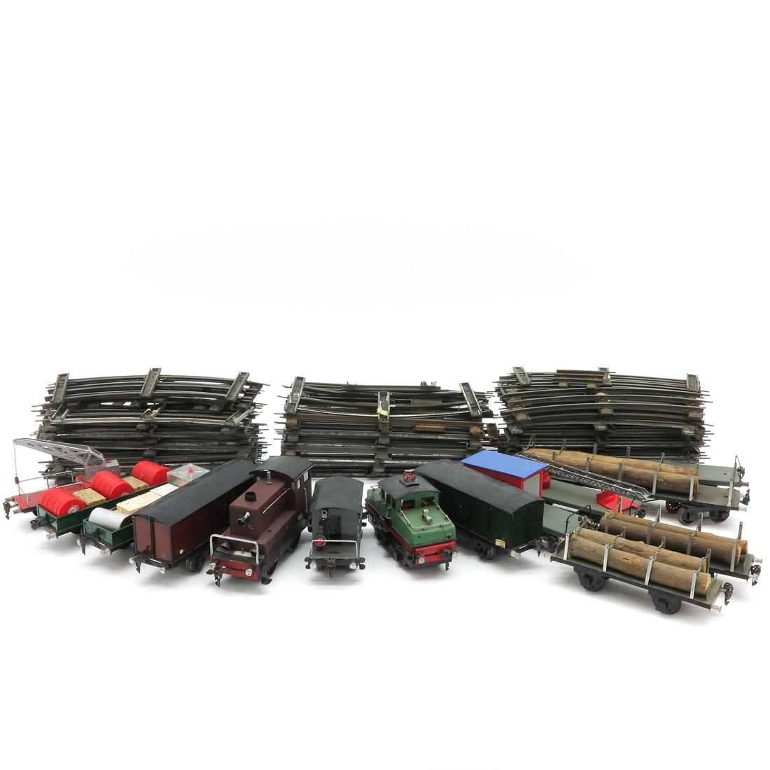 Diverse Lot of Vintage Marklin Cars and Rails (1 of 4)