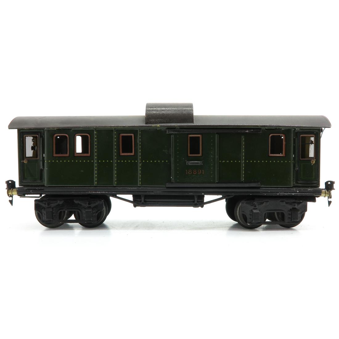 Vintage Marklin Passenger Wagon (1 of 6)