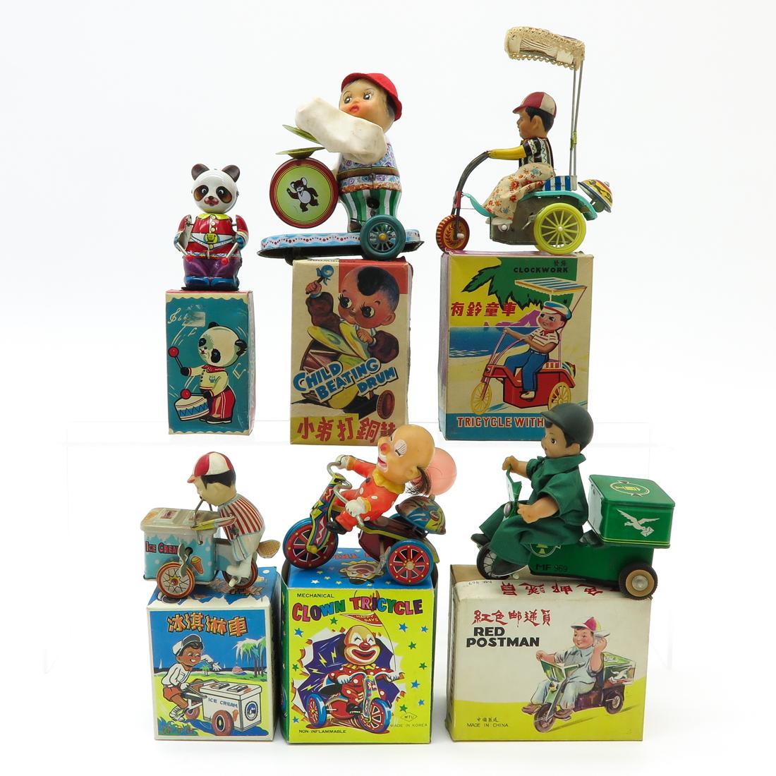 Diverse Lot of 6 Vintage Toys: Including wind up toys, in original boxes, tallest is 16 cm., also made in China.