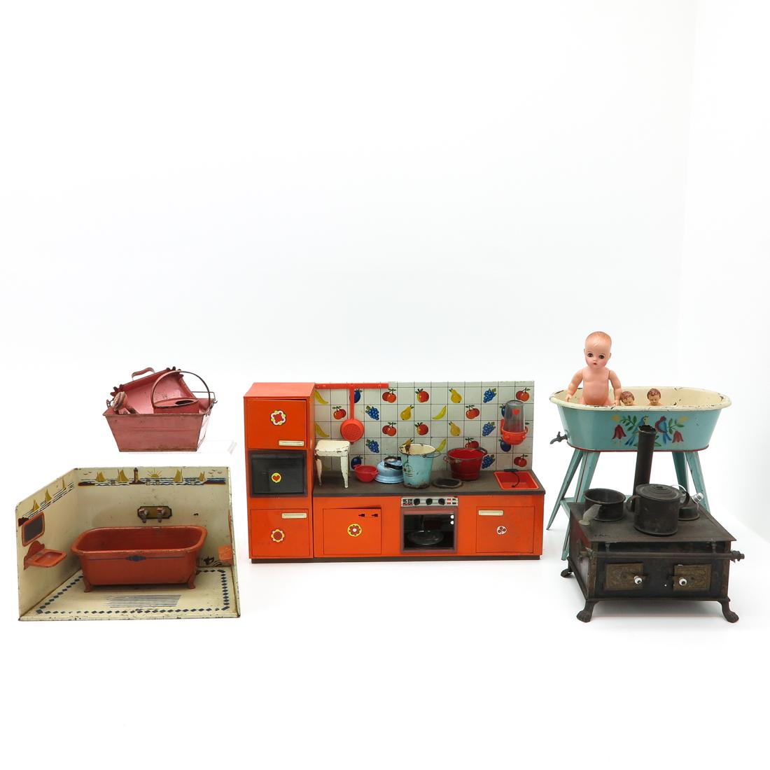 Diverse Lot of Vintage Toys (1 of 3)