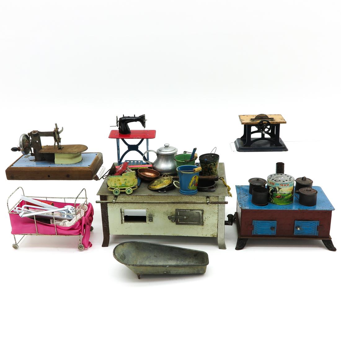 Diverse Lot of Vintage Toys (1 of 3)