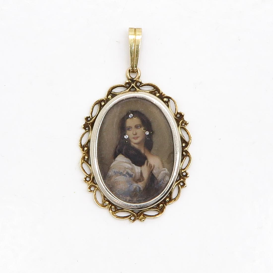A Portrait Pendant: 45 mm. long.