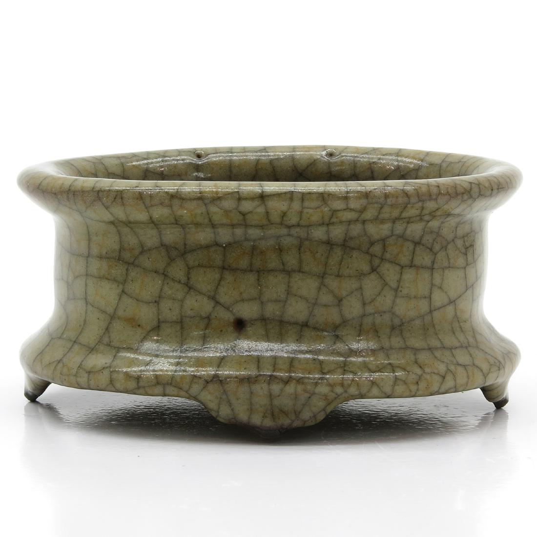 A Celadon Crackleware Decor Censer (1 of 6)
