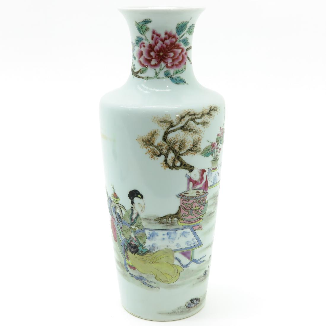 A Famille Rose Decor Vase (1 of 10)