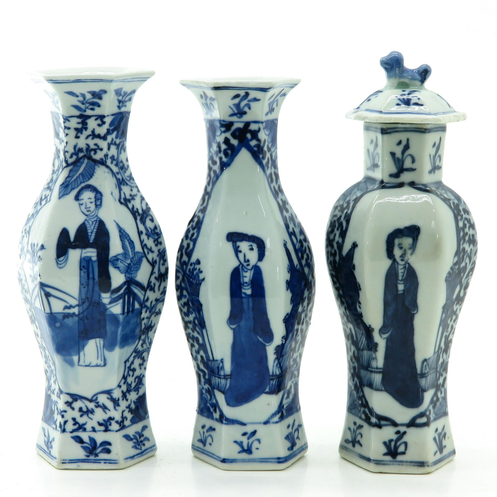 Three Blue and White Garniture Vases (1 of 10)