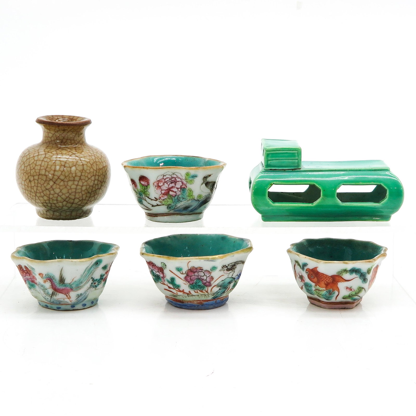 A Collection of Chinese Porcelain: 6 items, including 19th Century cups, including Qianlong Mark, brush rest is 9 cm. long.
