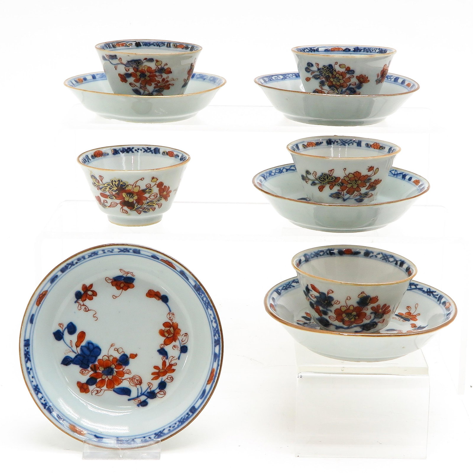 A Collection of 5 Cups and Sacuers: Imari decor, 11 cm. in diameter, chip.