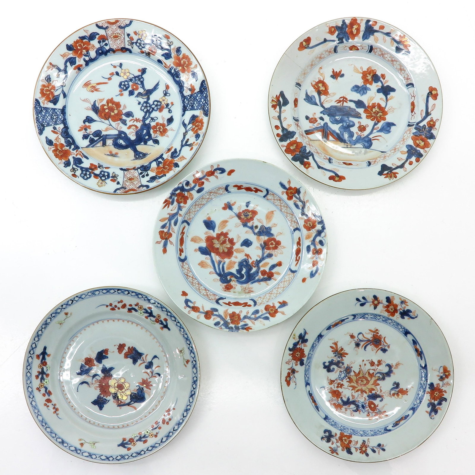 A Collection of 5 Plates: 18th Century, Imari decor, 23 cm. in diameter, chip and hairline.