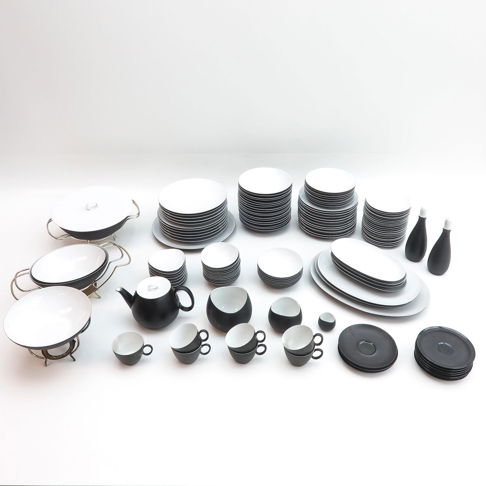 A Very Elaborate Service by Raymond Loewy (1 of 4)