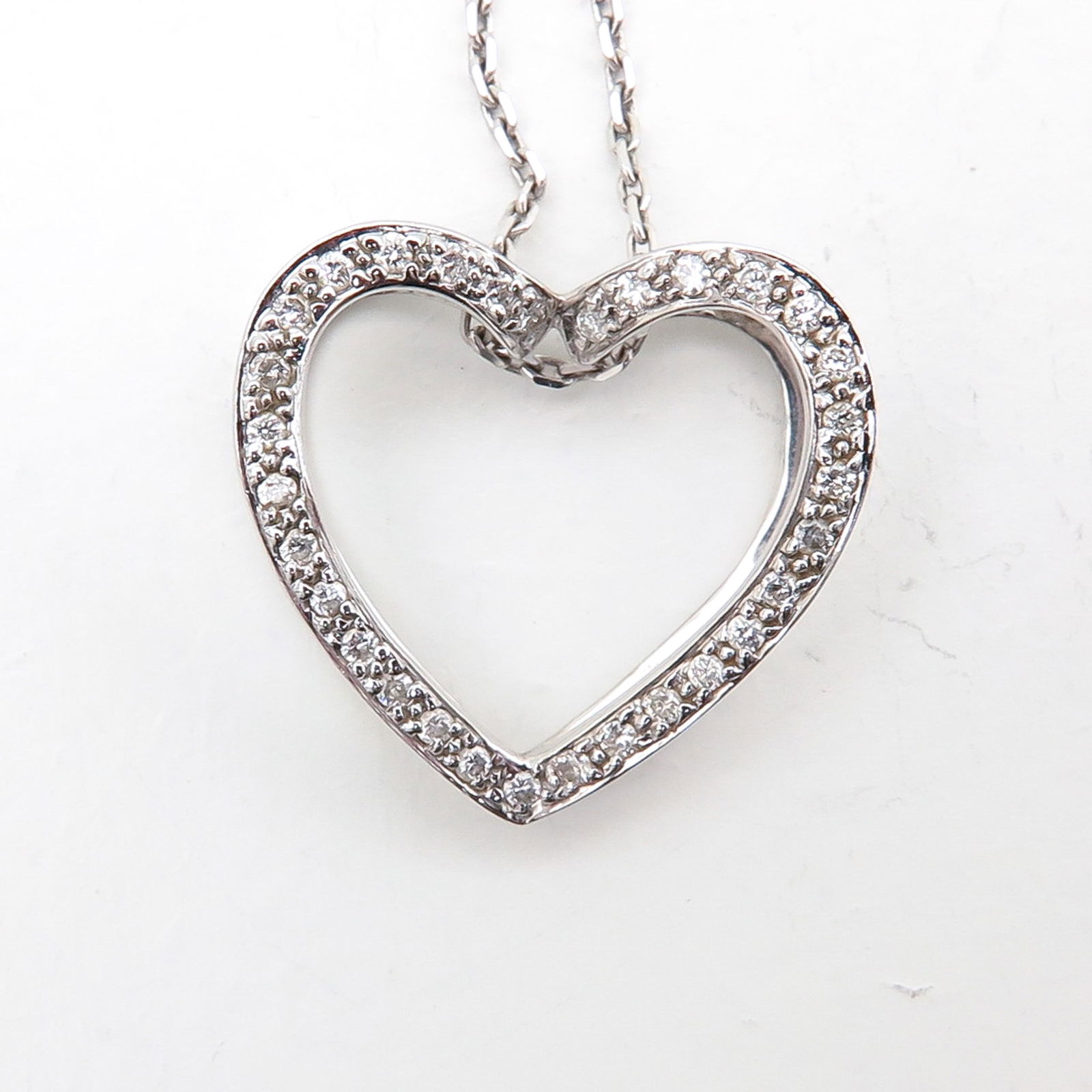 An 18KG Diamond Necklace (1 of 3)
