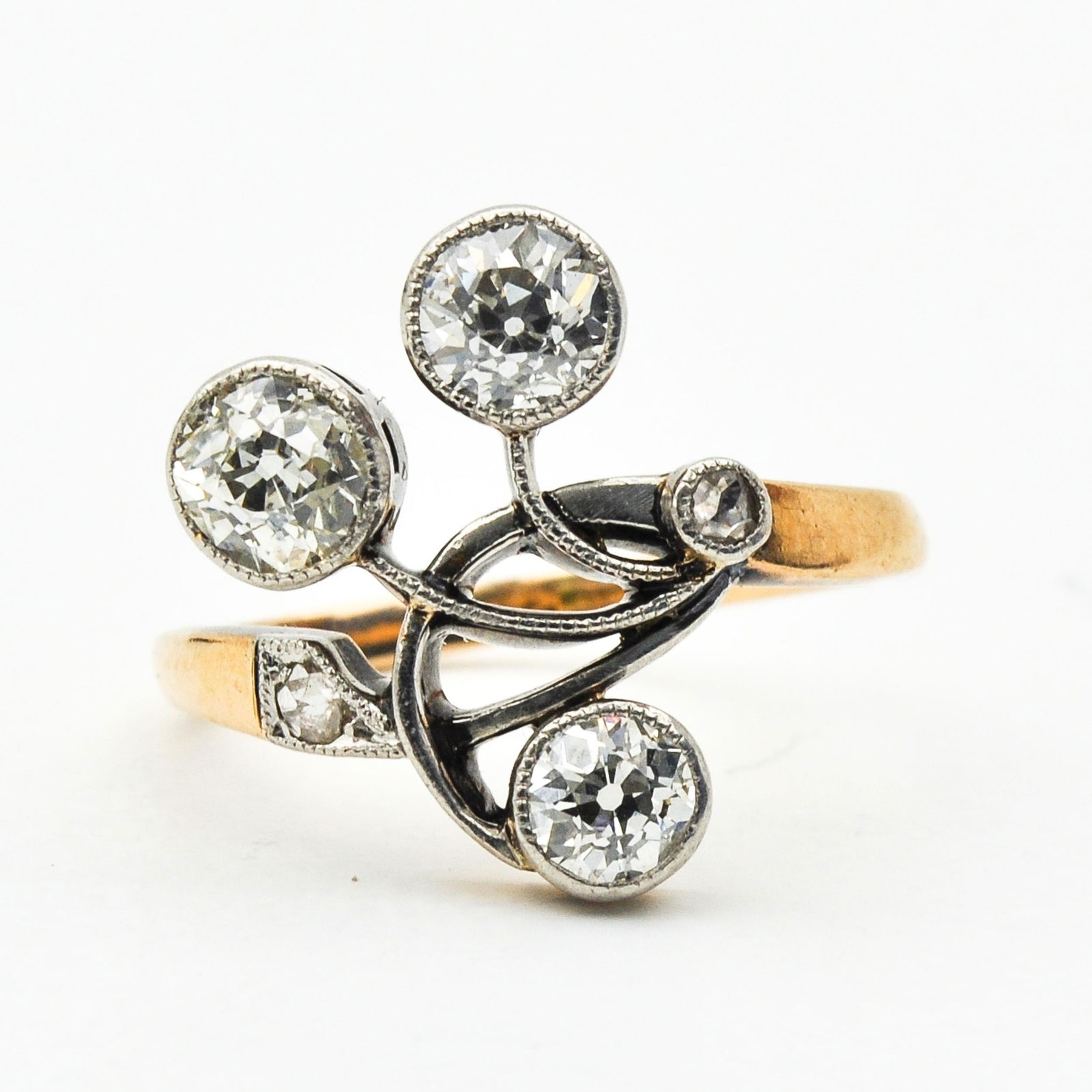 A Ladies 14KG Diamond Ring (1 of 2)