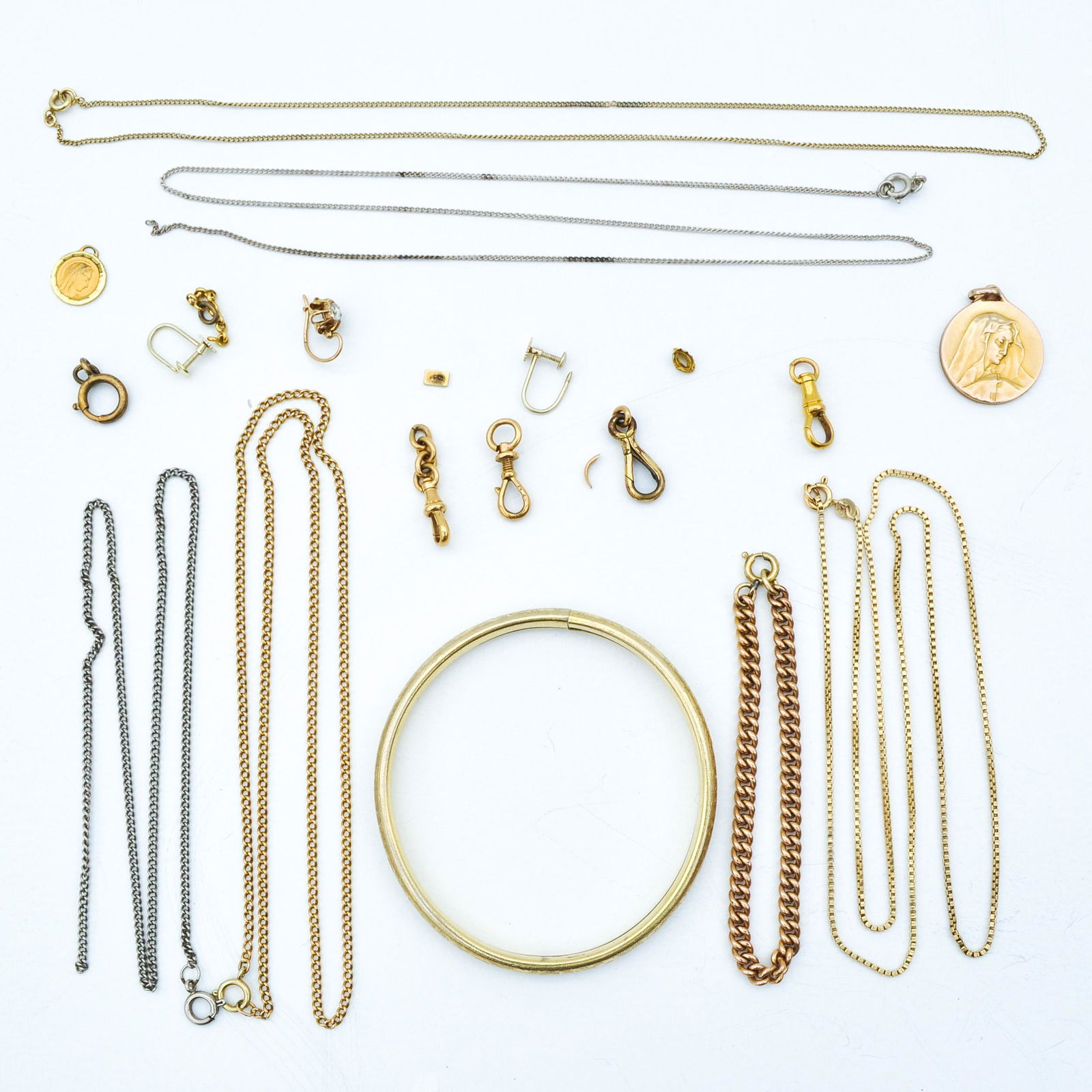 A Lot of Broken Jewelry Pieces: A lot of broken jewelry pieces.