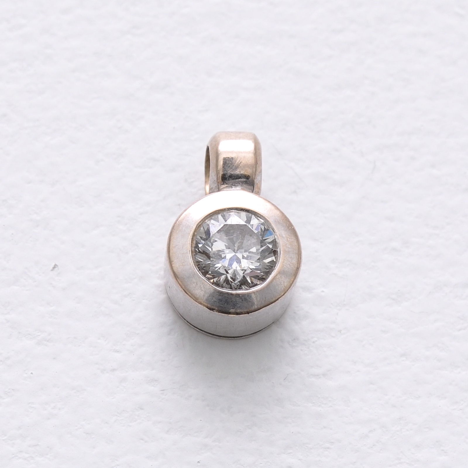 A Diamond Solitaire Pendant (1 of 1)