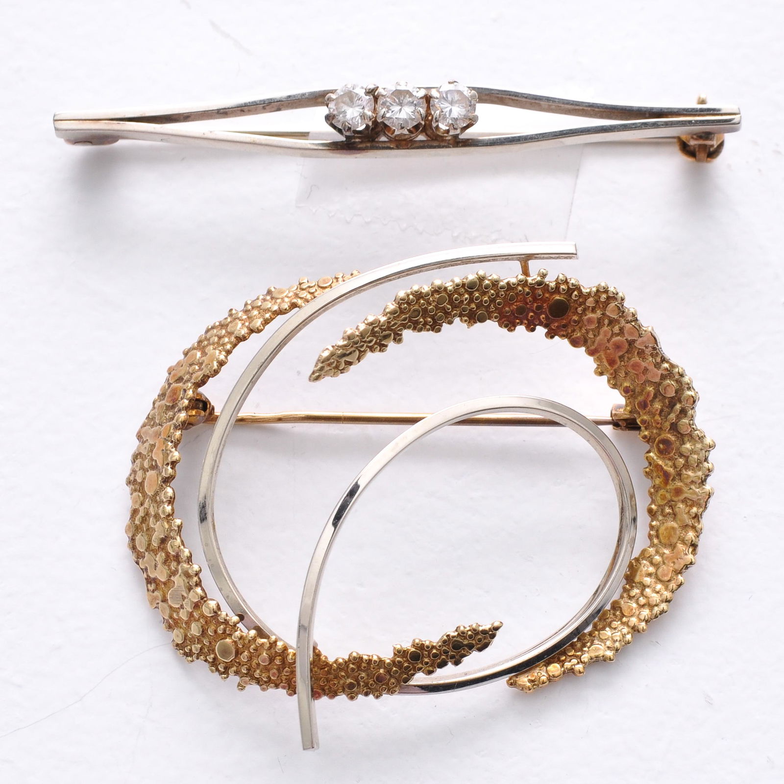 A Lot of 2 Brooches (1 of 2)