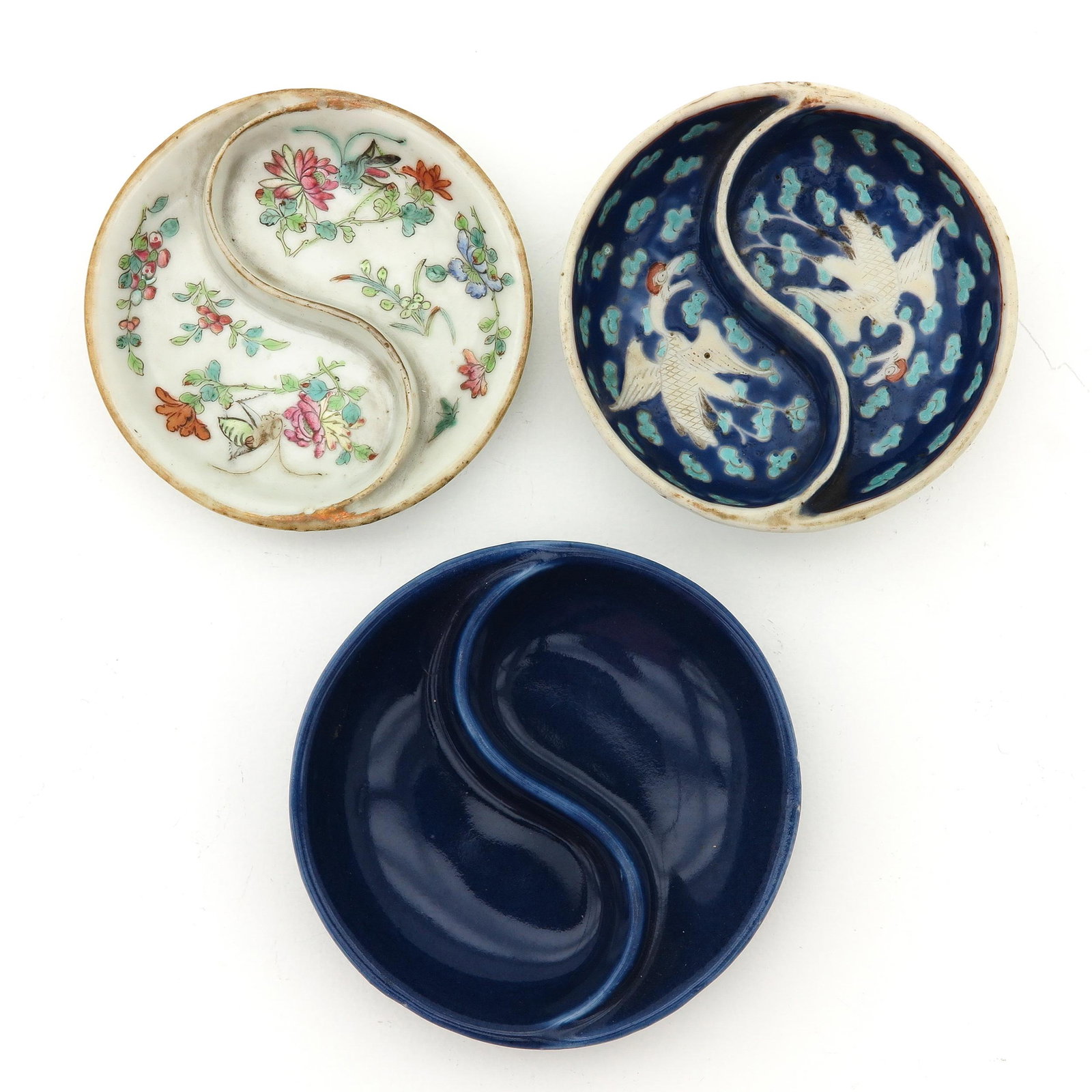 A Collection of 3 Small Trays: Tongzhi Period, 10 cm. in diameter.