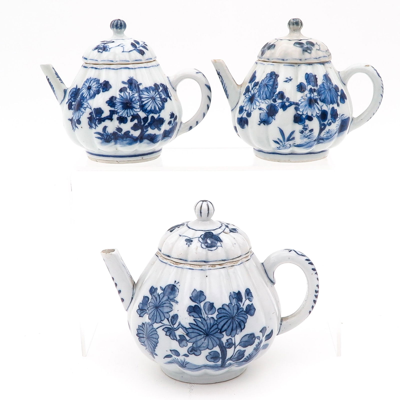 A Lot of 3 Blue and White Teapots (1 of 9)