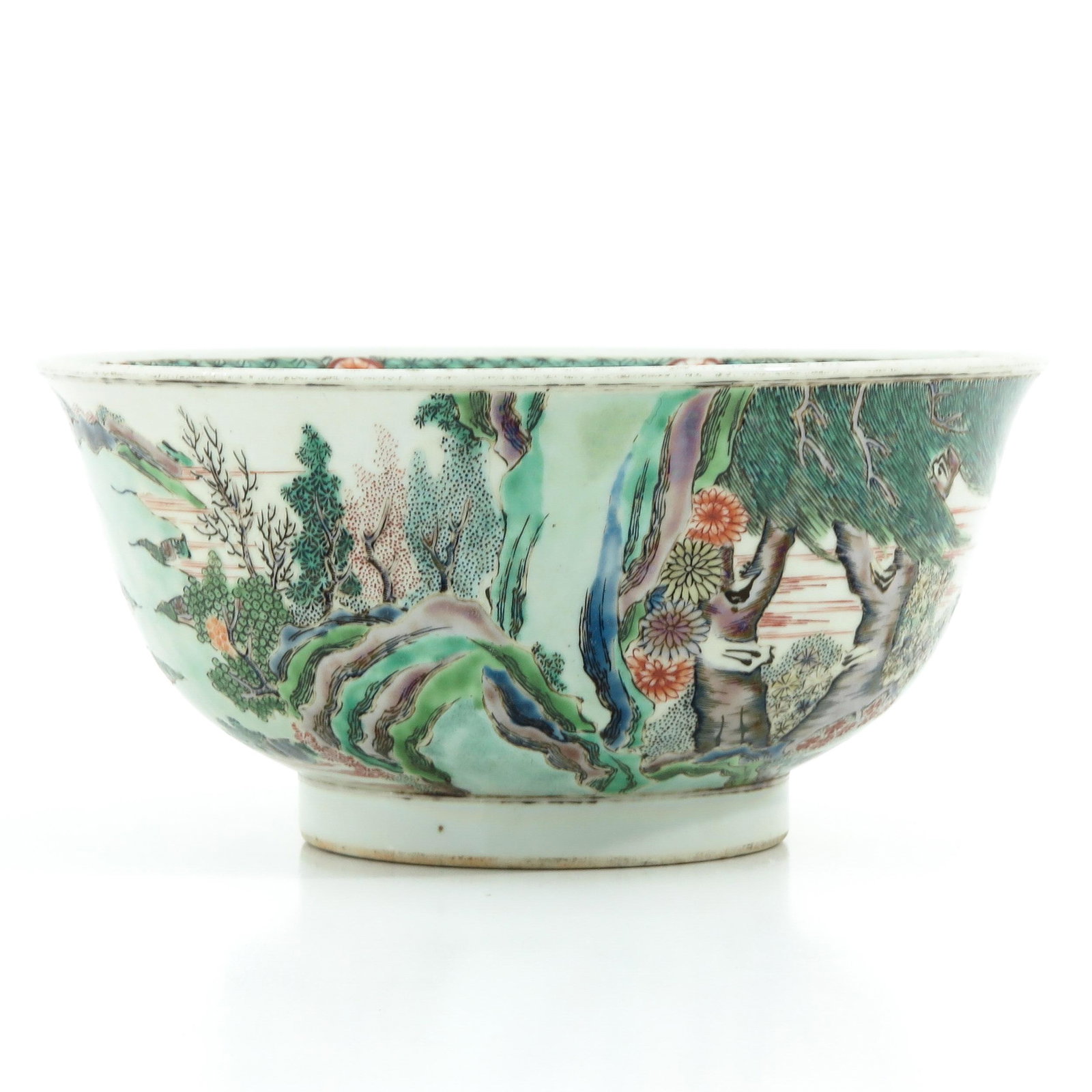 A Famille Verte Bowl: Depicting Chinese figures in garden, 20 cm. in diameter.