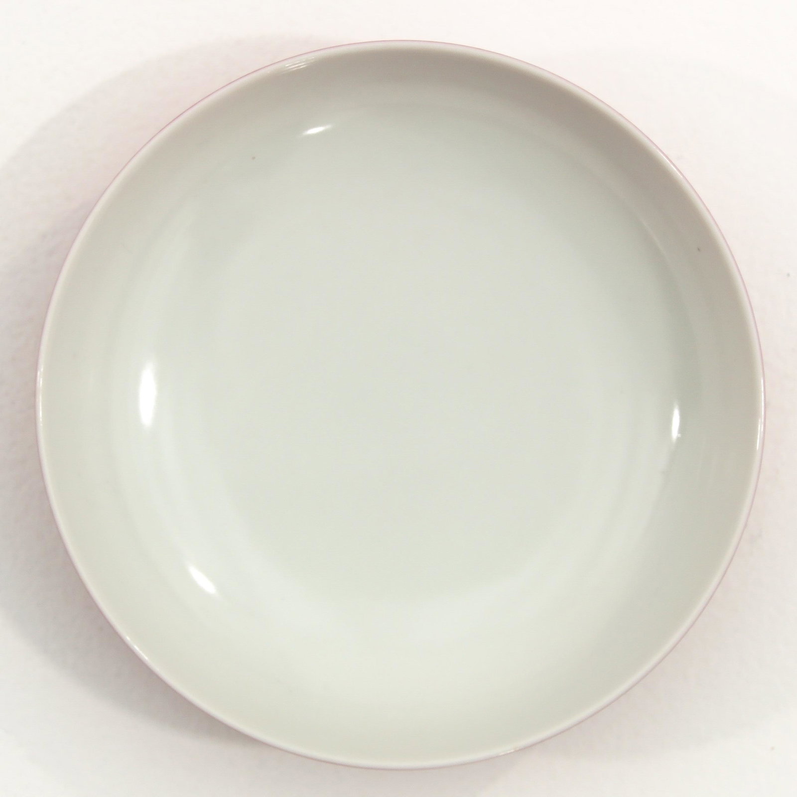 A Small Ruby Glaze Dish: 9 cm. in diameter.