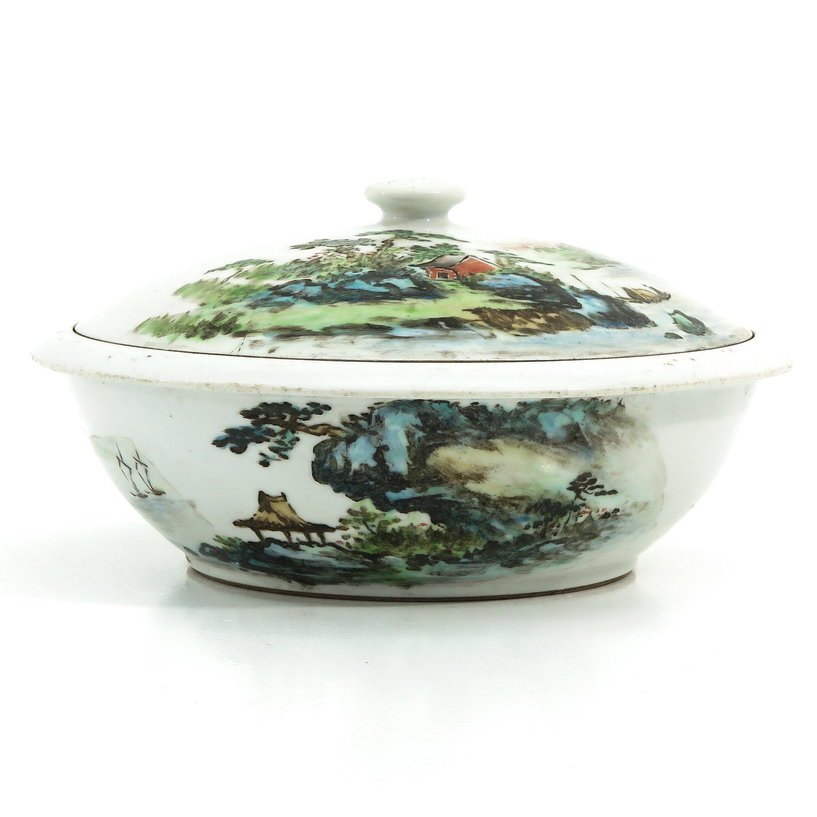 A Famille Verte Covered Bowl: Landscape decor, 21 cm. in diameter, hairline.