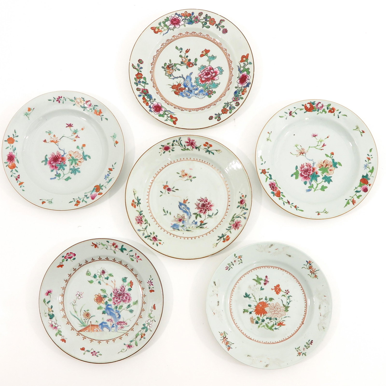 A Collection of 6 Famille Rose Plates: Floral decors, 18th Century, 23 cm. in diameter.