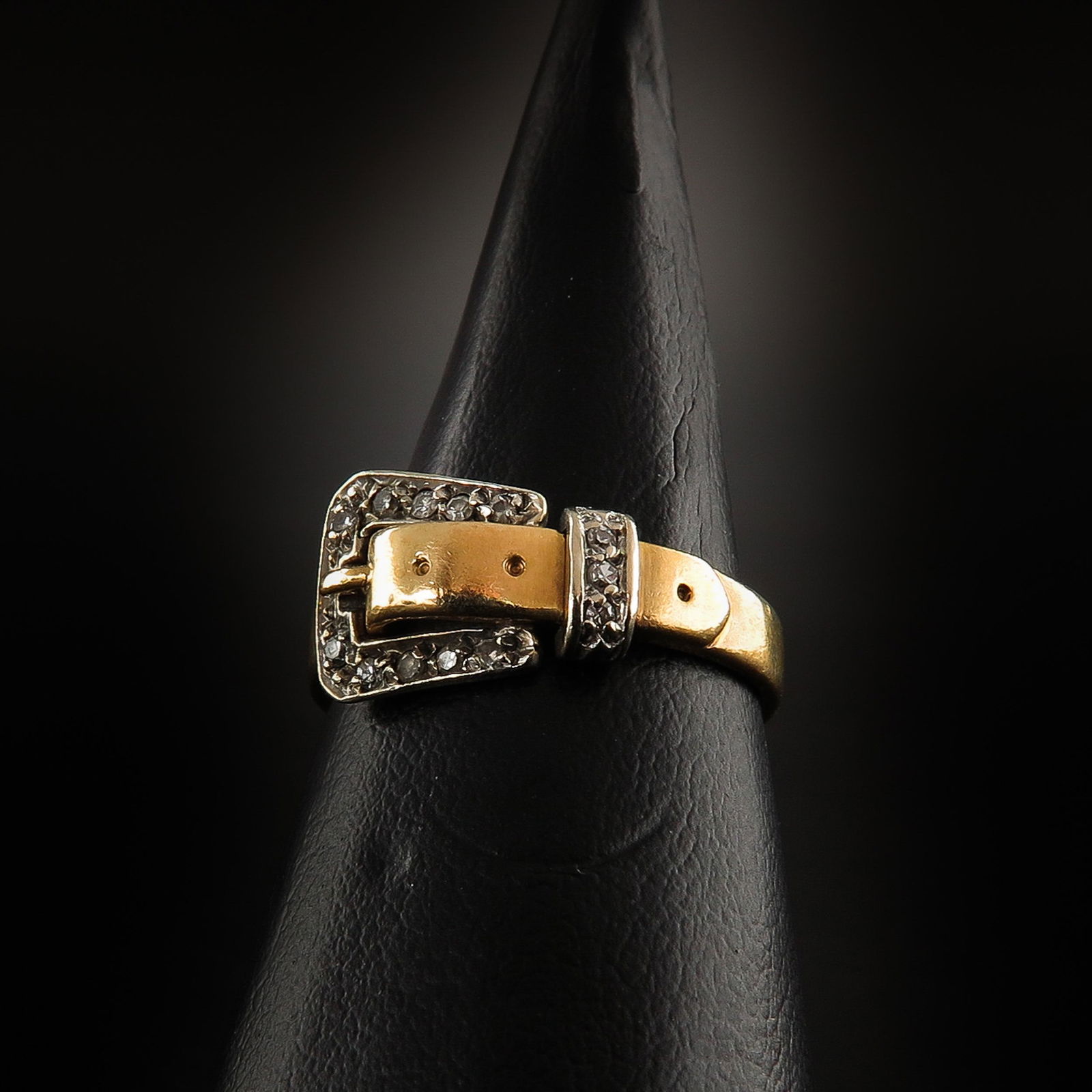 A 14KG Ladies Diamond Ring (1 of 3)