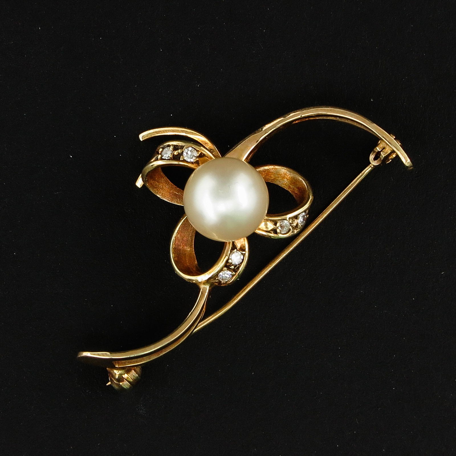 A 14KG Diamond and Pearl Brooch (1 of 1)