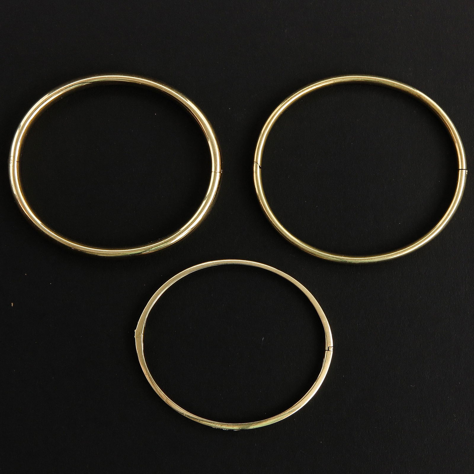 A Lot of 3 14KG Bangle Bracelets (1 of 2)