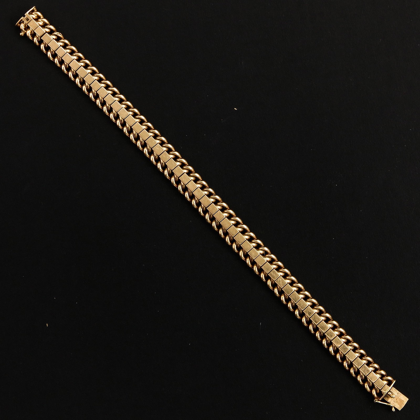 A 14KG Bracelet: 19 cm. long.