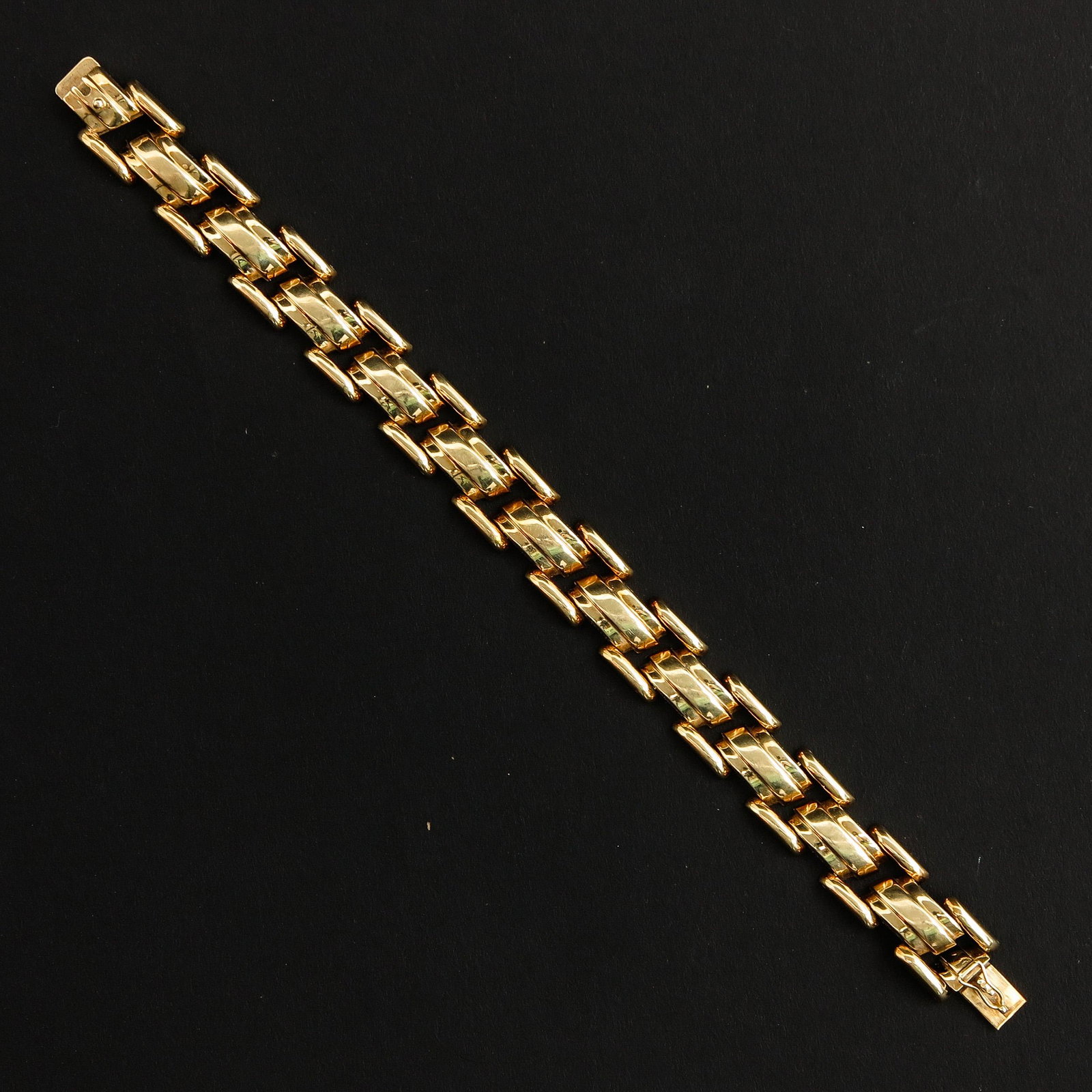 A 14KG Bracelet: 19 cm. long.