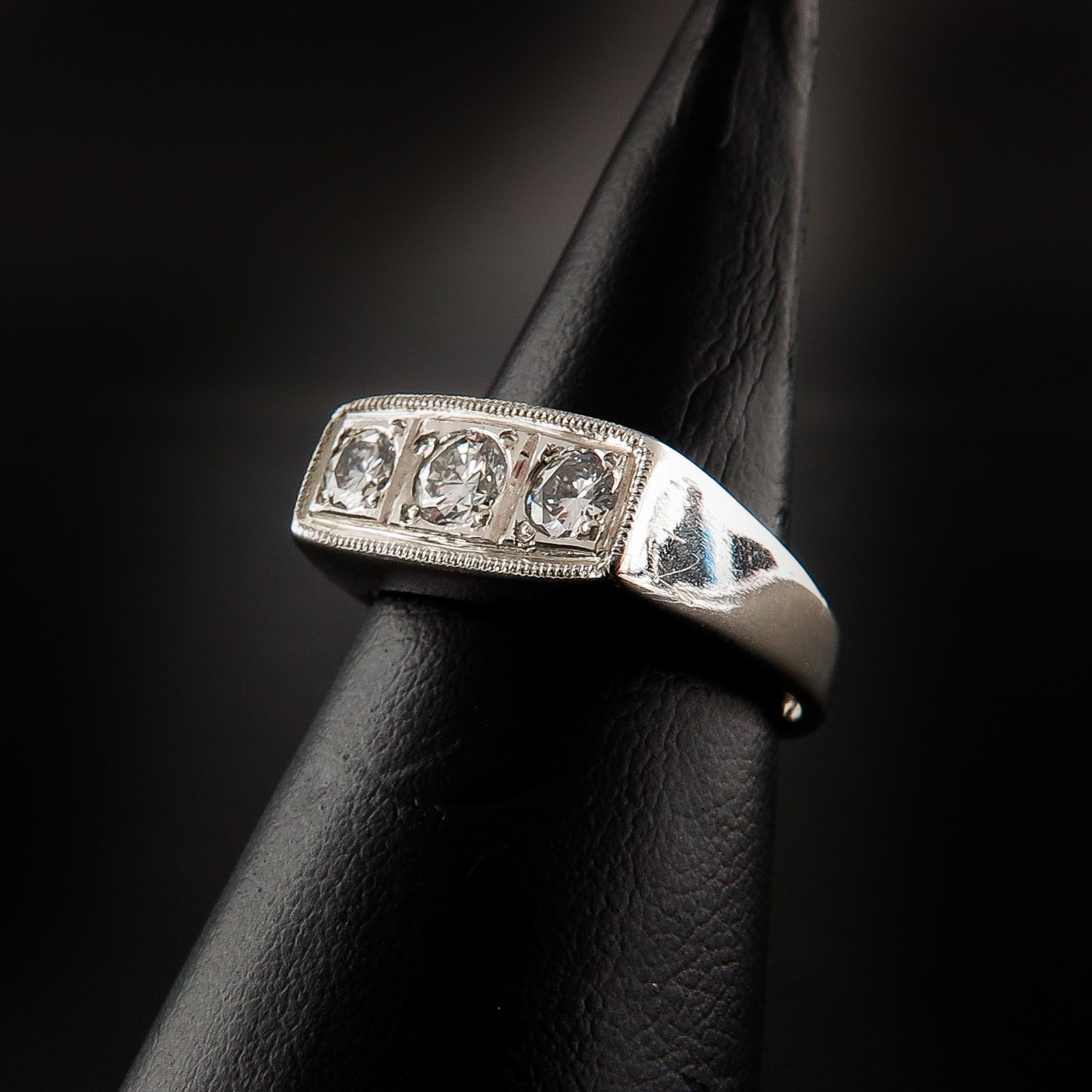 A Ladies 14KG Diamond Ring (1 of 3)