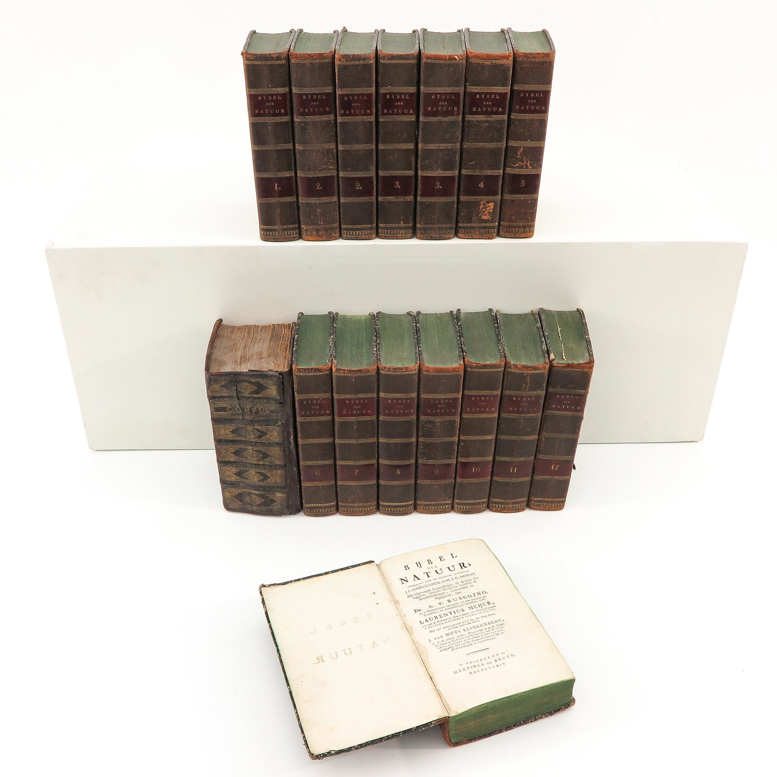 A Lot of Books: Including Bible der Natuur from 1786.