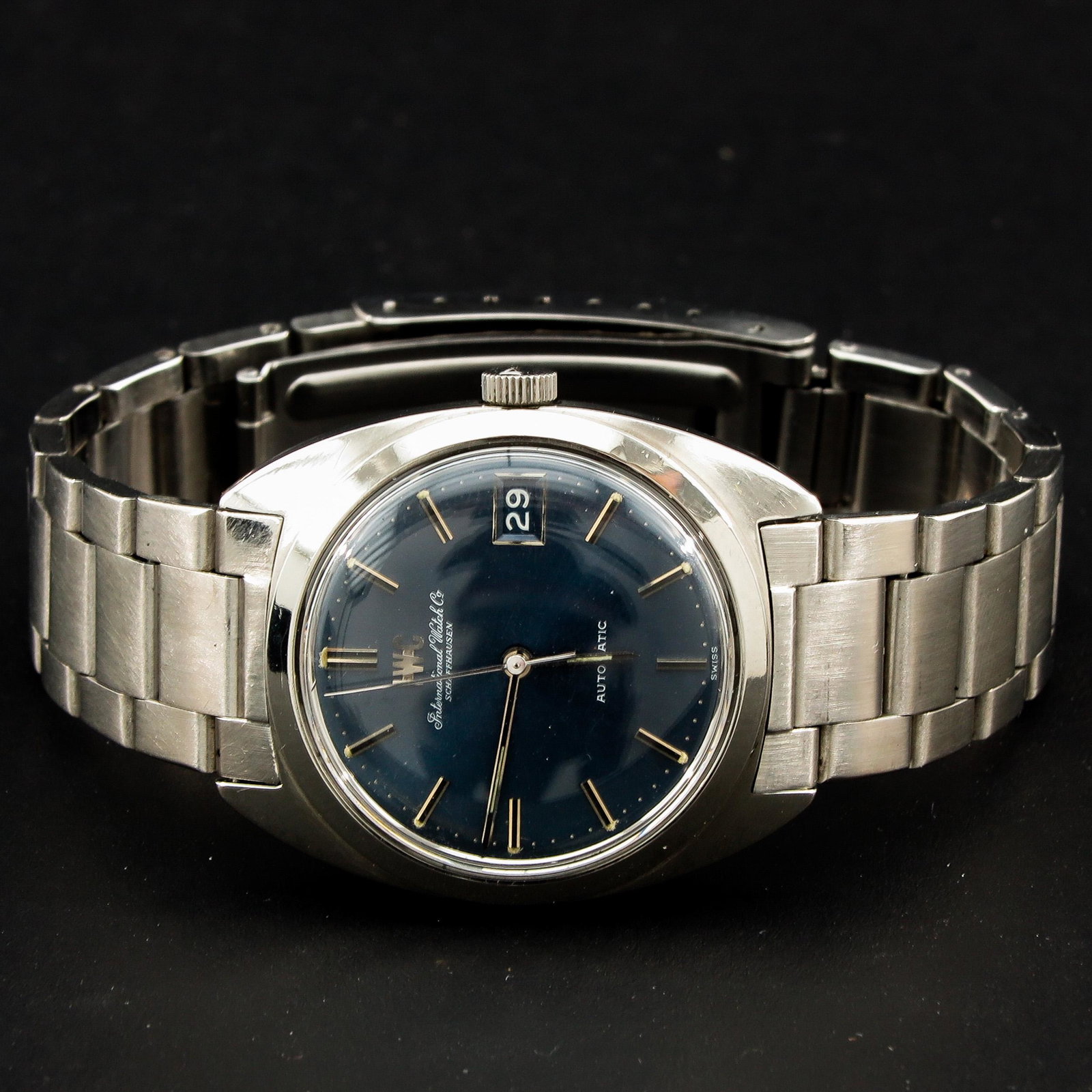 A Mens IWS Watch: Automatic on steel band, 33 mm. in diameter.