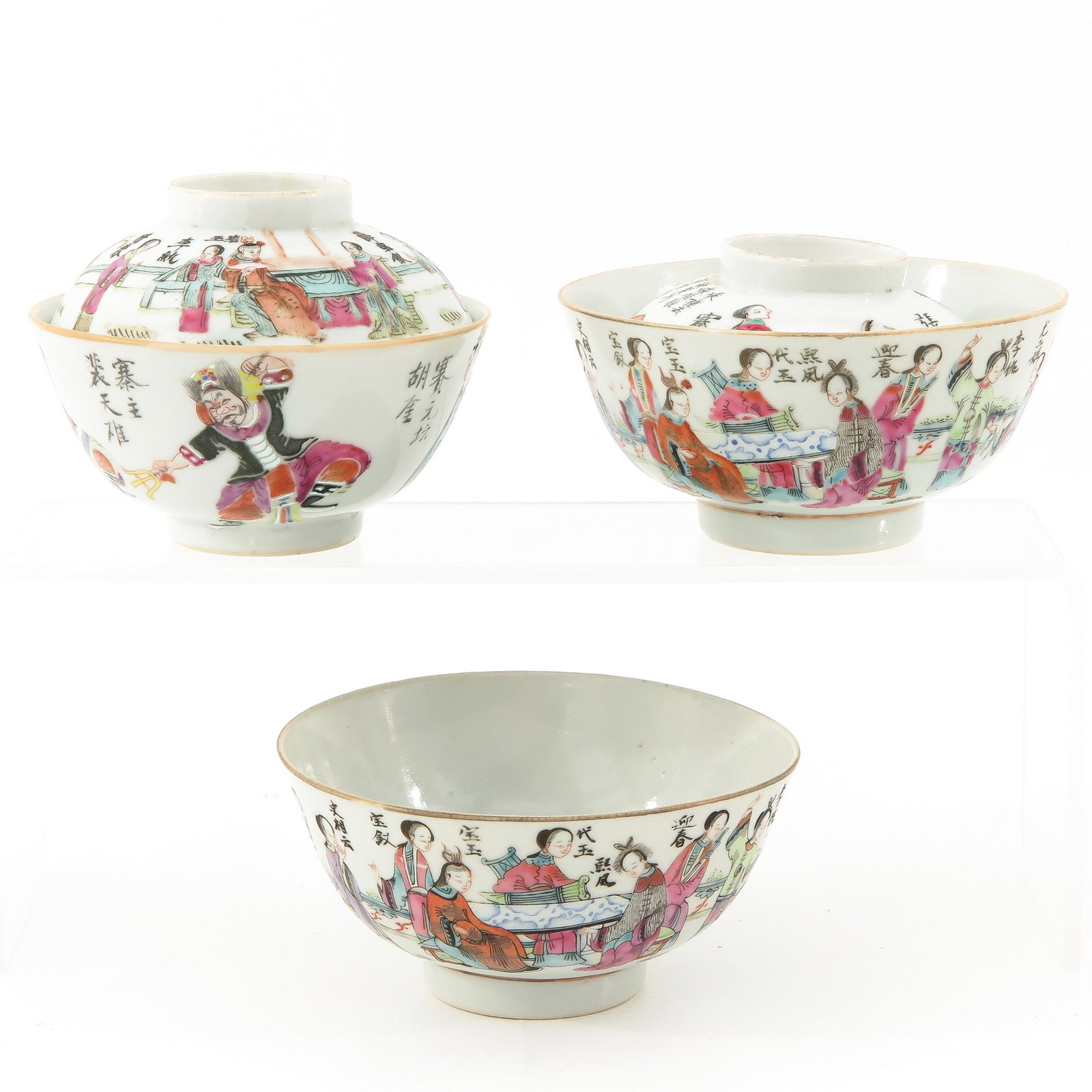 A Collection of Bowls and Covers: Including 3 bowls and 2 cover, largest bowl is 12 cm. in diameter, hairline.