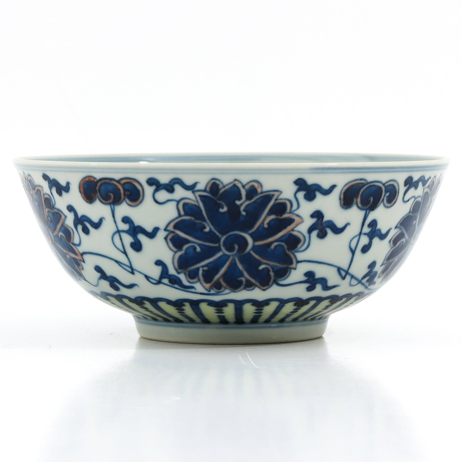 A Blue and White Bowl: Floral decor, Guangxu mark, 16 cm. in diameter.