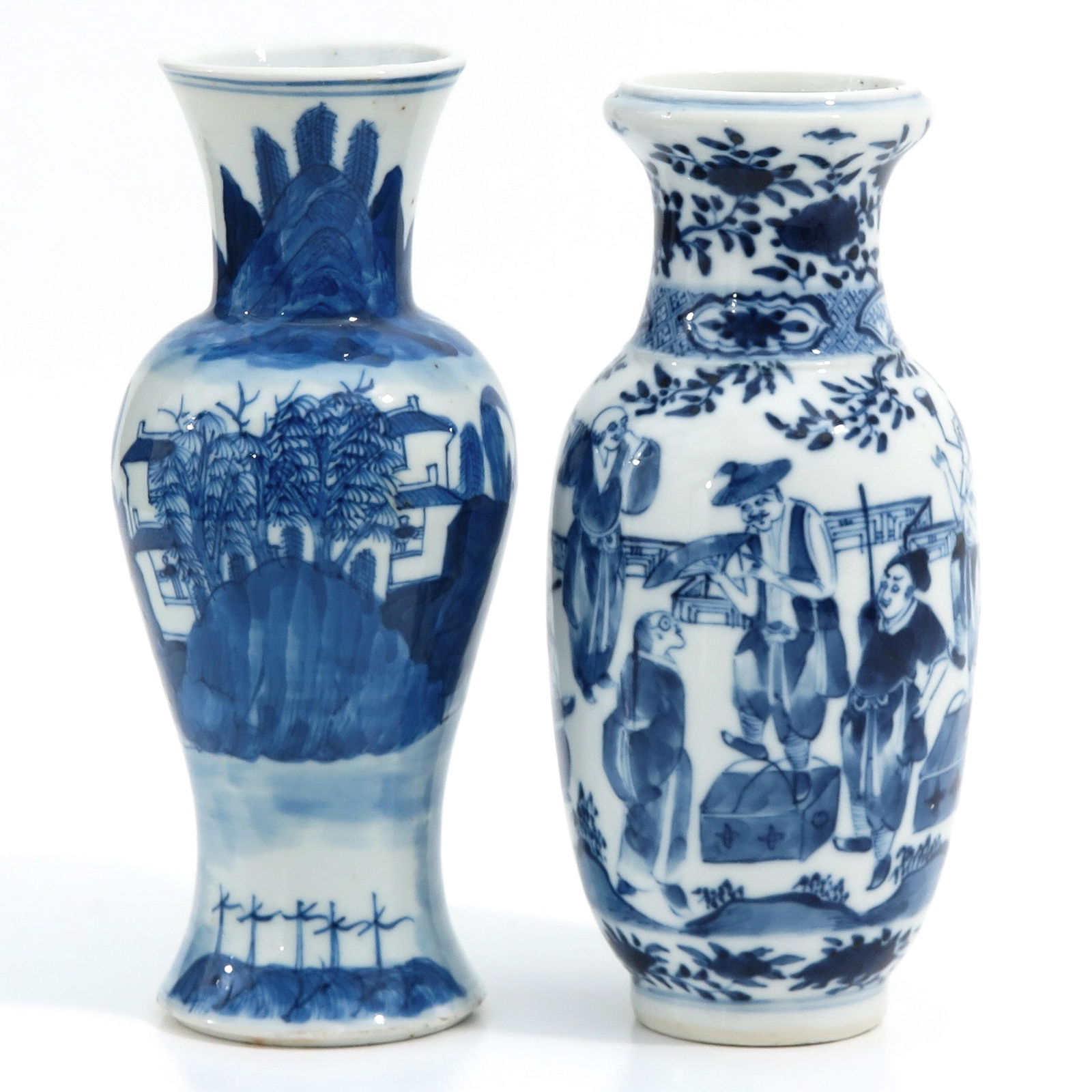 A Lot of 2 Blue and White Vases (1 of 10)