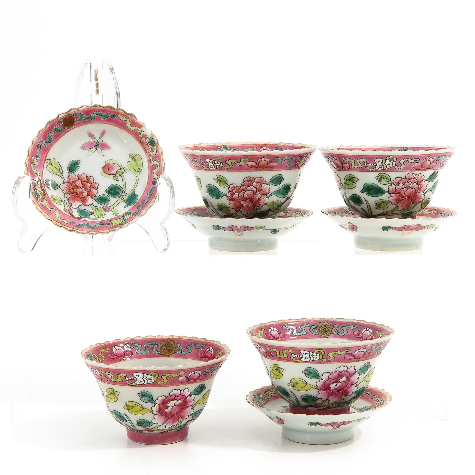 A Lot of 4 Cups and Saucers: Famille Rose floral decor, saucers are 8 cm. in diameter, chip.