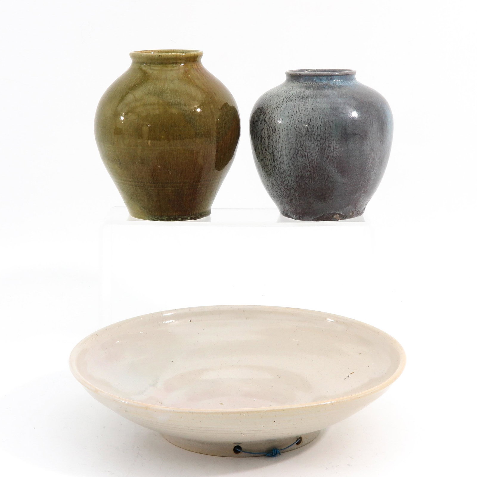 A Collection of Chris Lanooy Pottery: 3 pieces of pottery, marked Chris Lanooy (1881 - 1948), diameter saucer 27 cm.