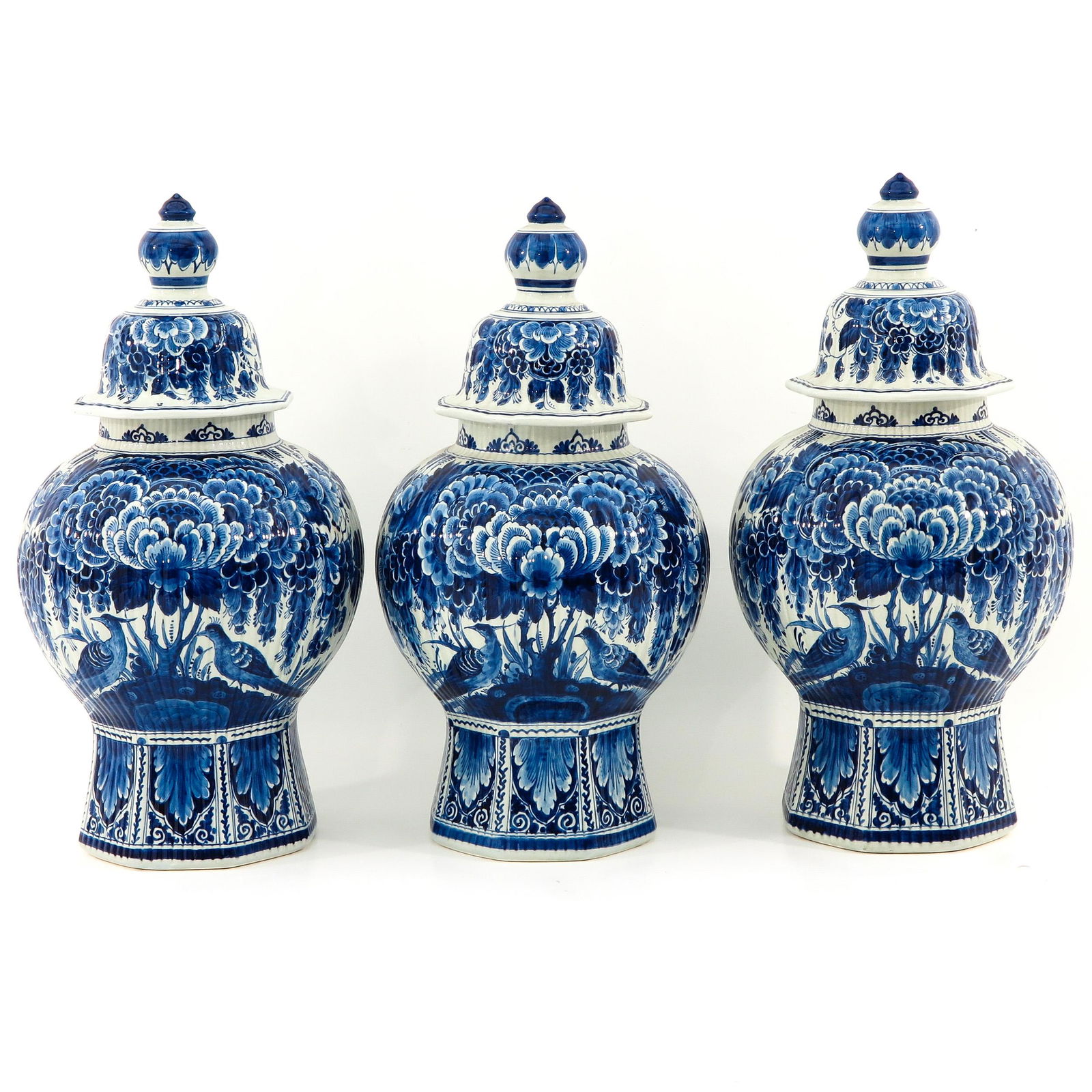 A Lot of 3 Vases with Covers (1 of 10)