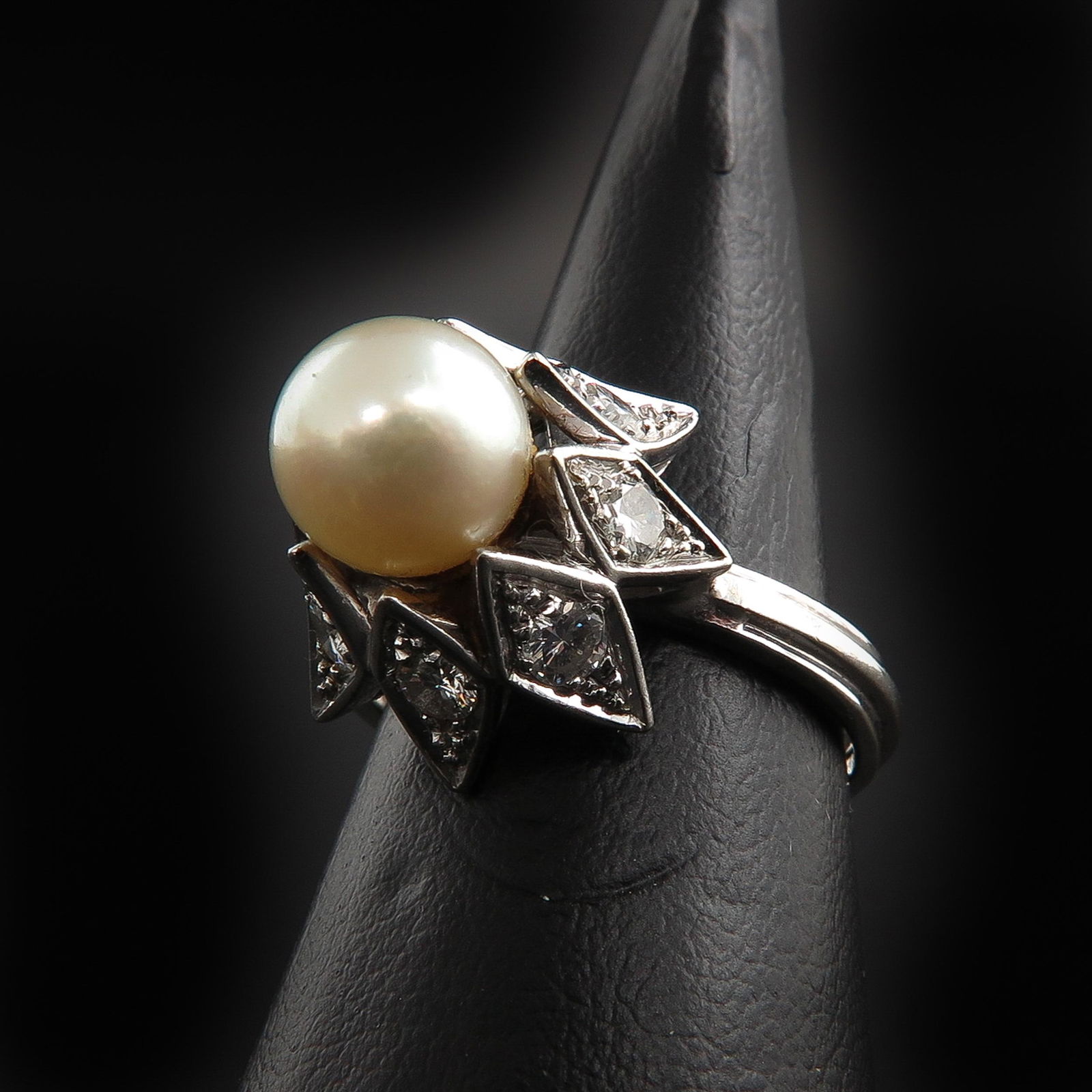 A Ladies 18KG Pearl and Diamond Ring (1 of 2)
