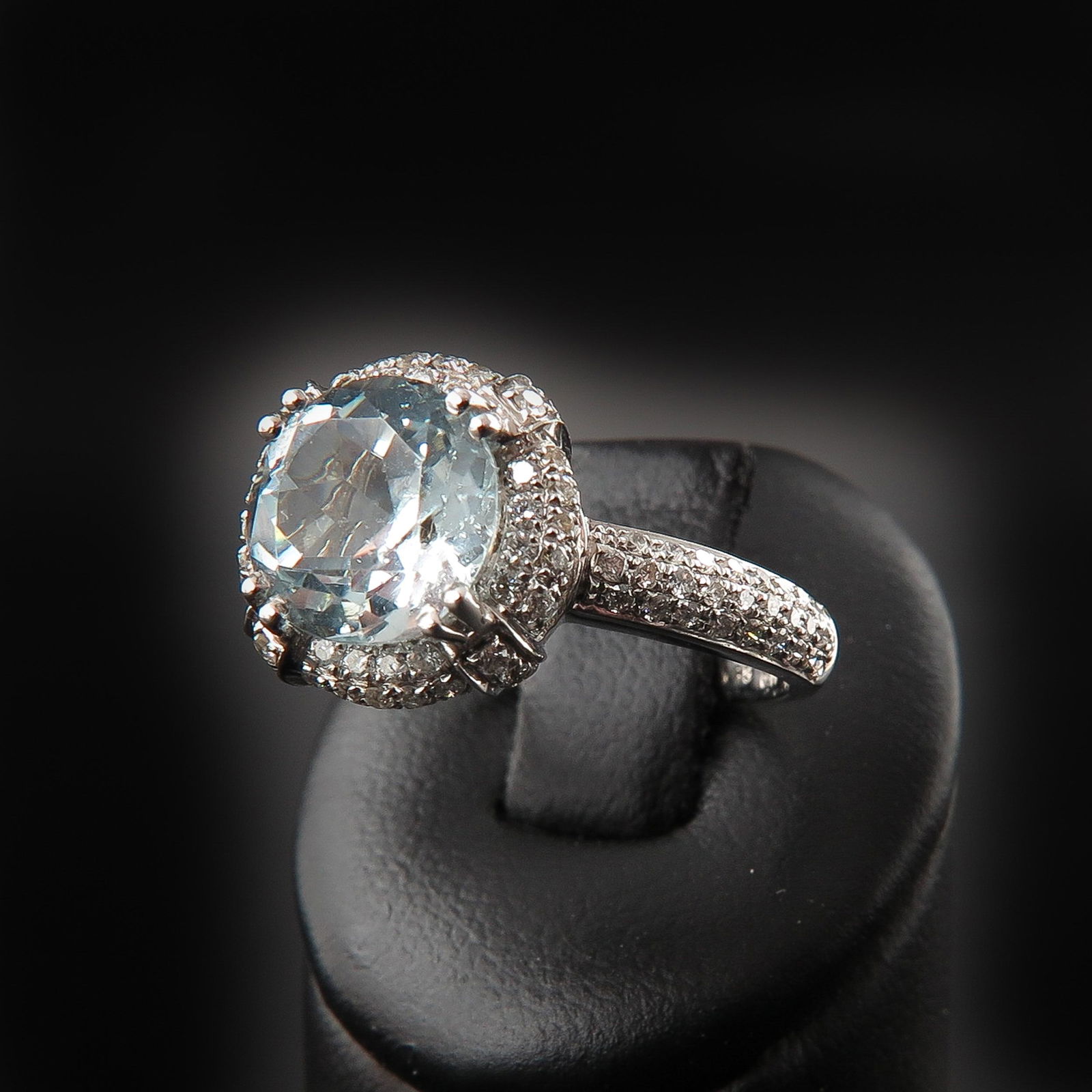 A Ladies 18KG Aquamarine and Diamond Ring (1 of 2)