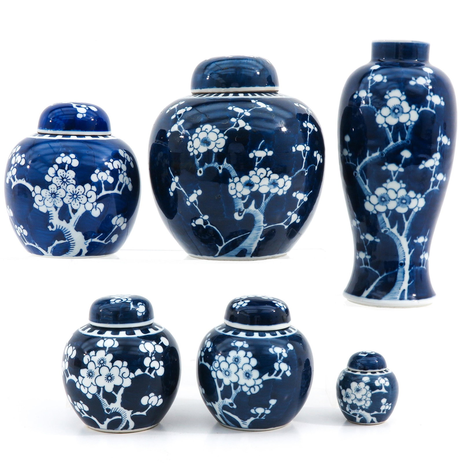 A Lot of 5 Ginger Jars: Blue and white flower blossom decors, tallest vase is 15 cm.