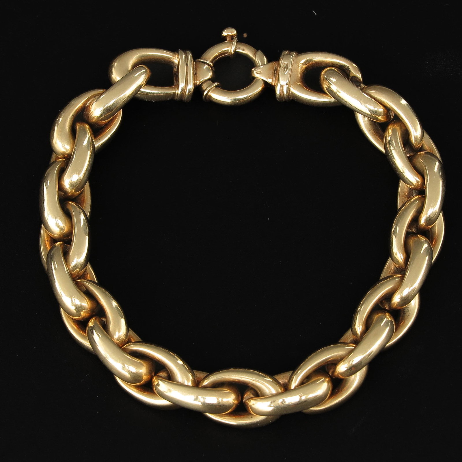 A 14KG Bracelet: 23 cm. long.