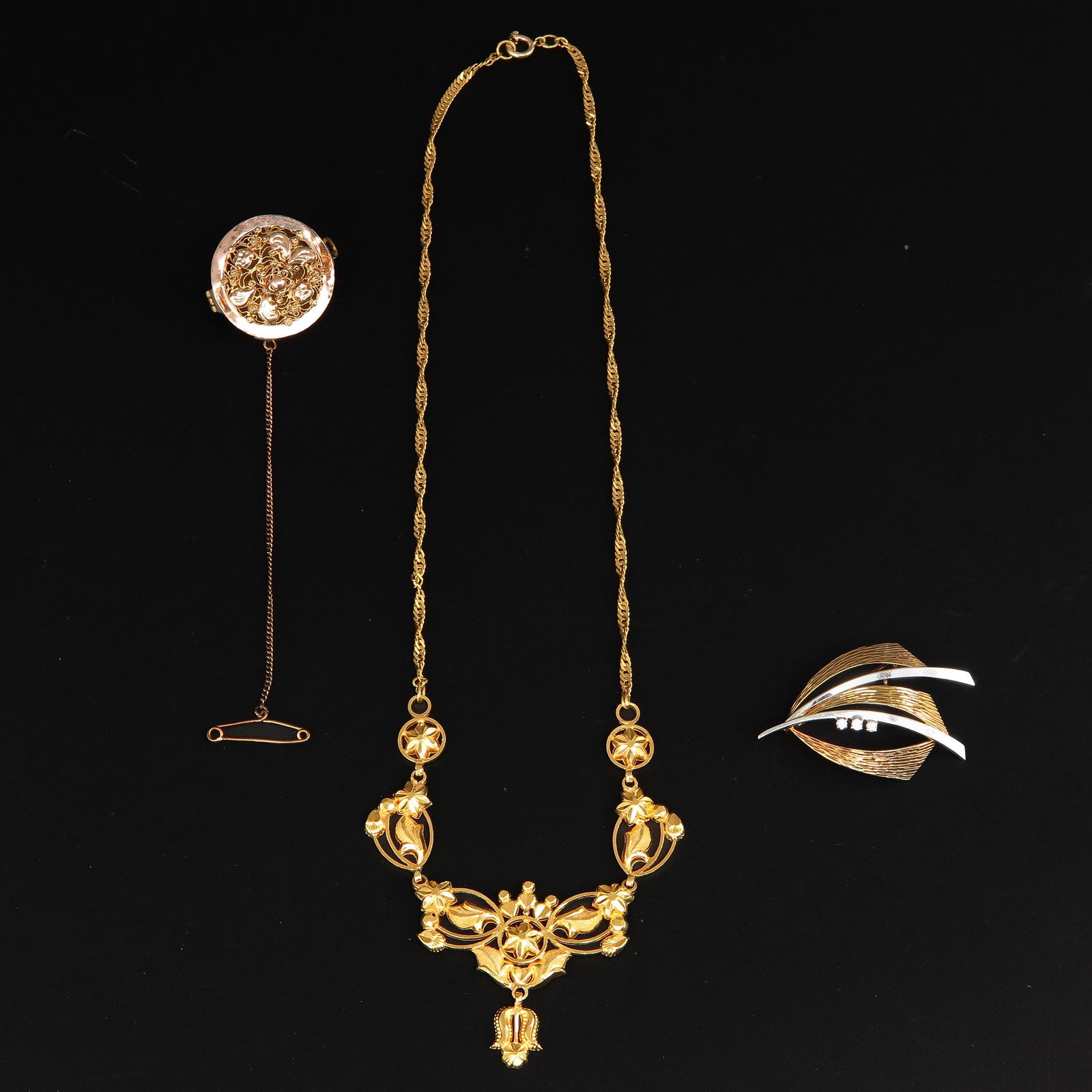 A Collection of 14KG Diamond Jewelry: Jewelry set with diamonds.