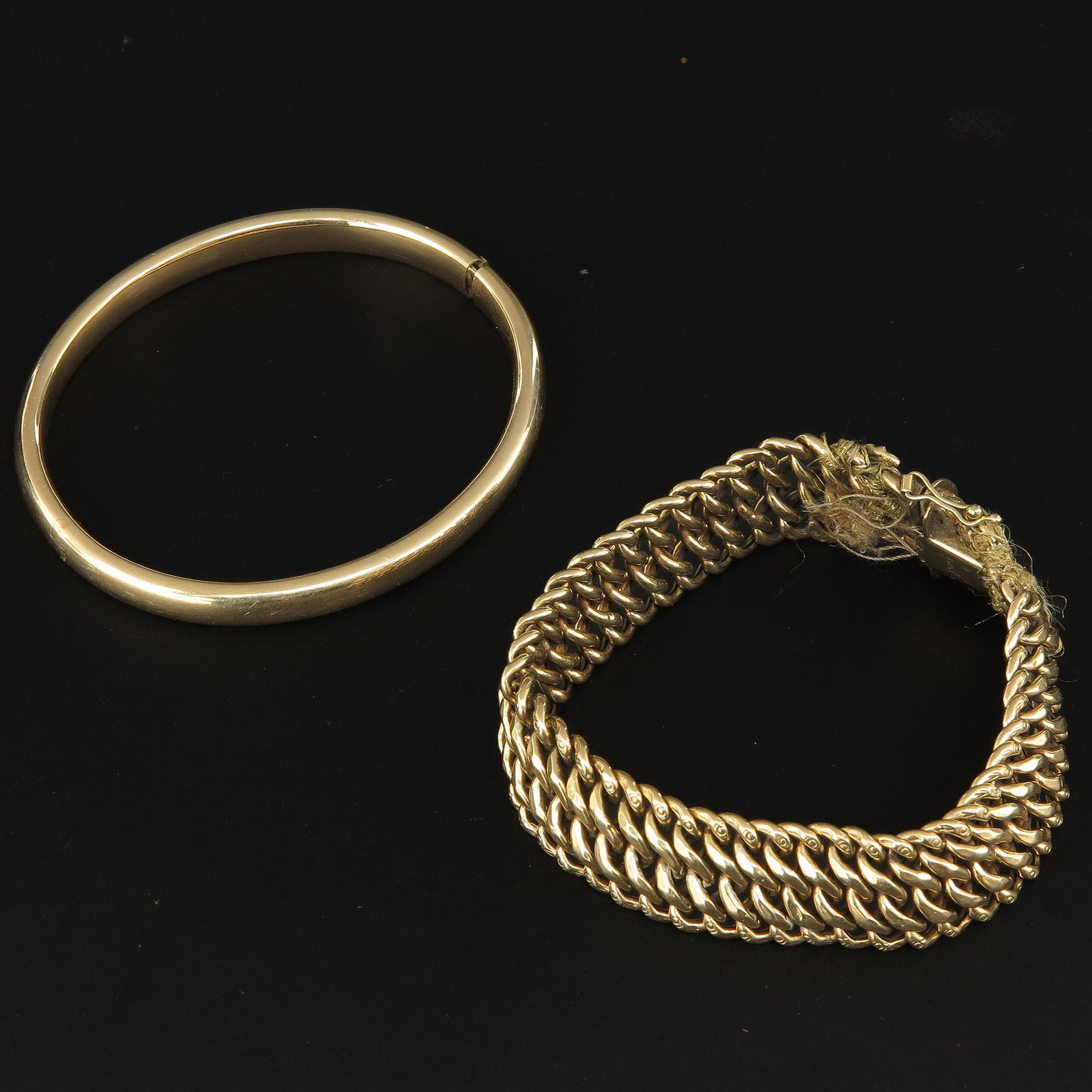A Lot of 2 14KG Bracelets: Longest bracelet is 18 cm.