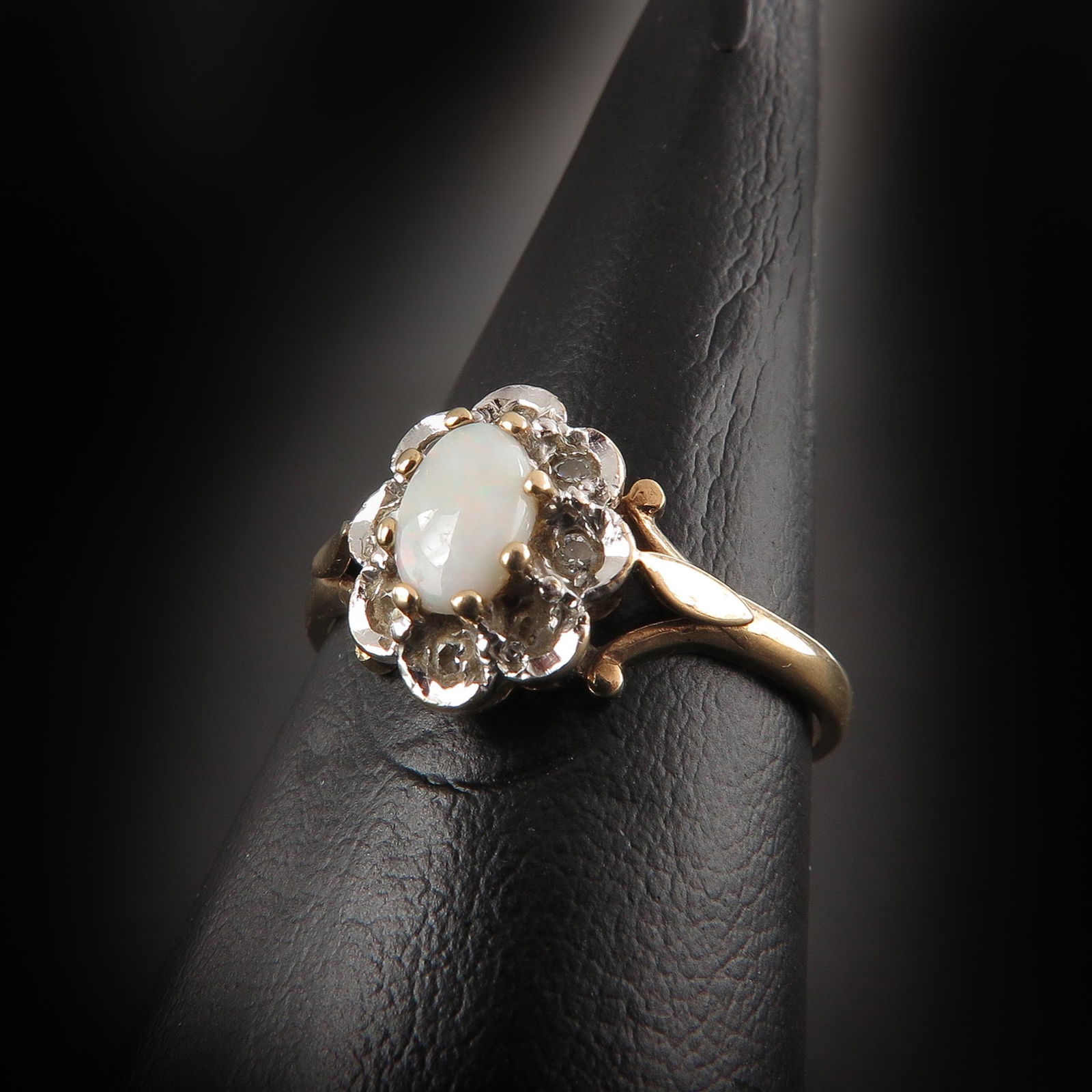 A 9KG Ladies Opal and Diamond Ring (1 of 1)