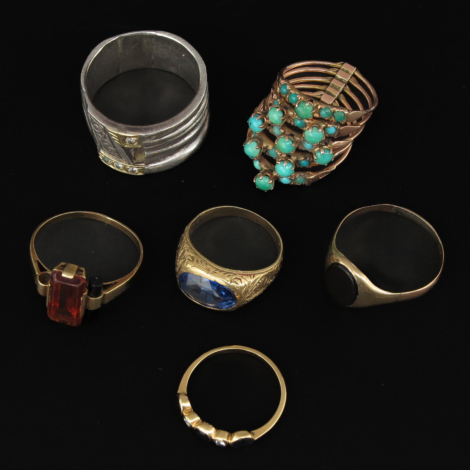 A Lot of 6 Ladies Rings: Including 14KG and set with diamoonds.
